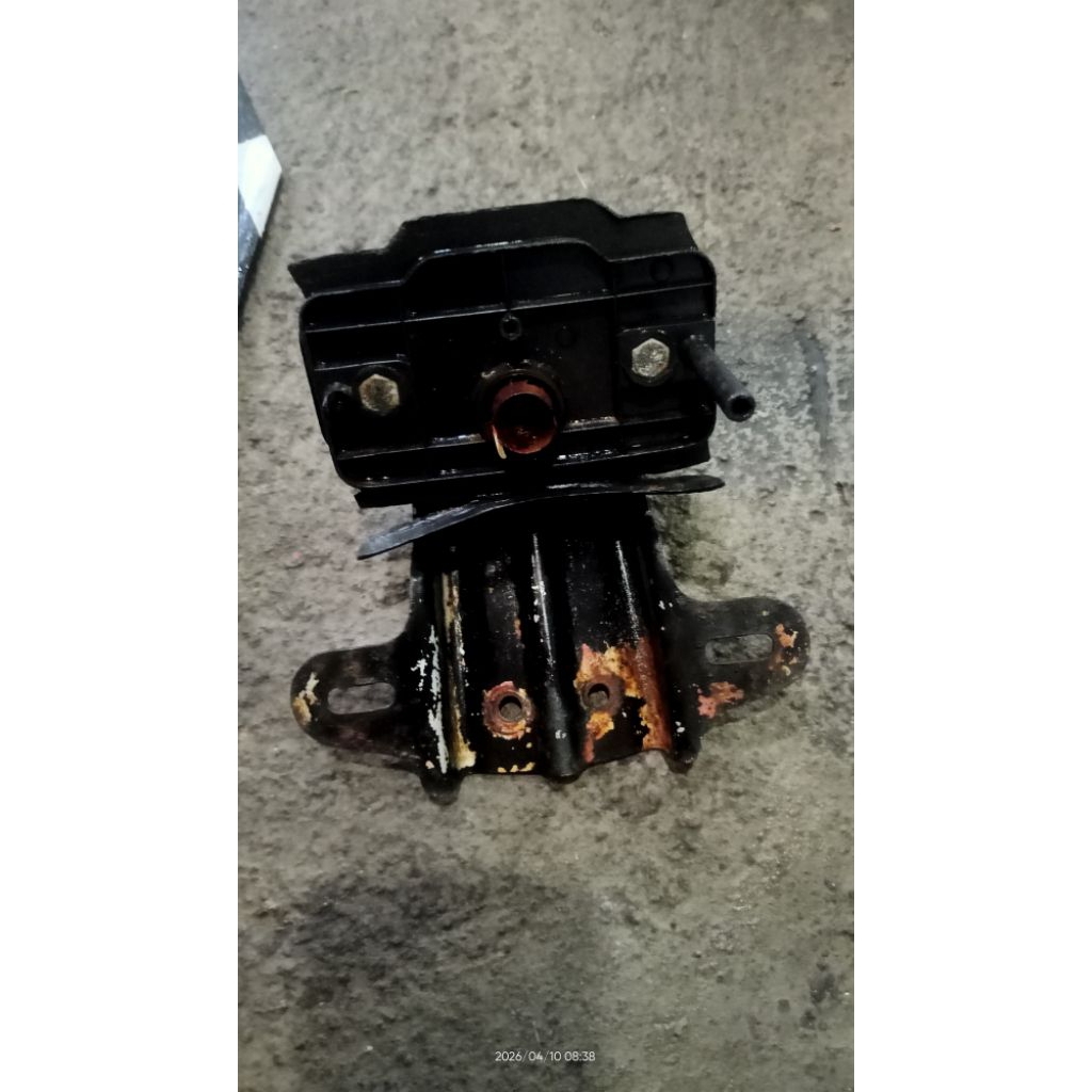 pangkon lampu belakang v80 original