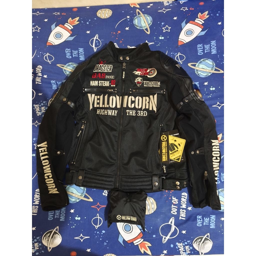 Jaket Yellow Corn Titanium ,Brand New , Hand carry dari jepang. lengkap inner & protectors . Size 3L