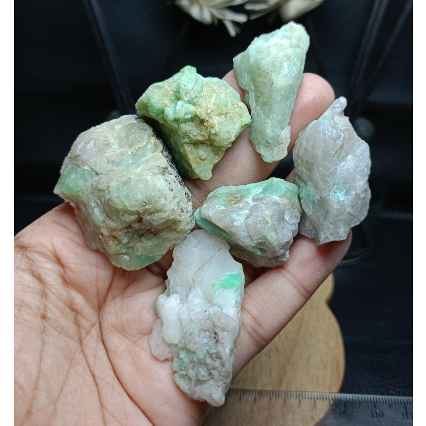 Batu Natural Emerald Rough (2)