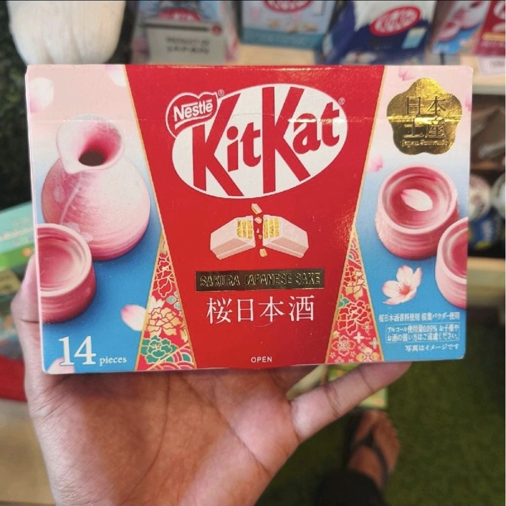 Nestle Kitkat import jepang varian sakura Japanese sake gift pack isi 14 pcs