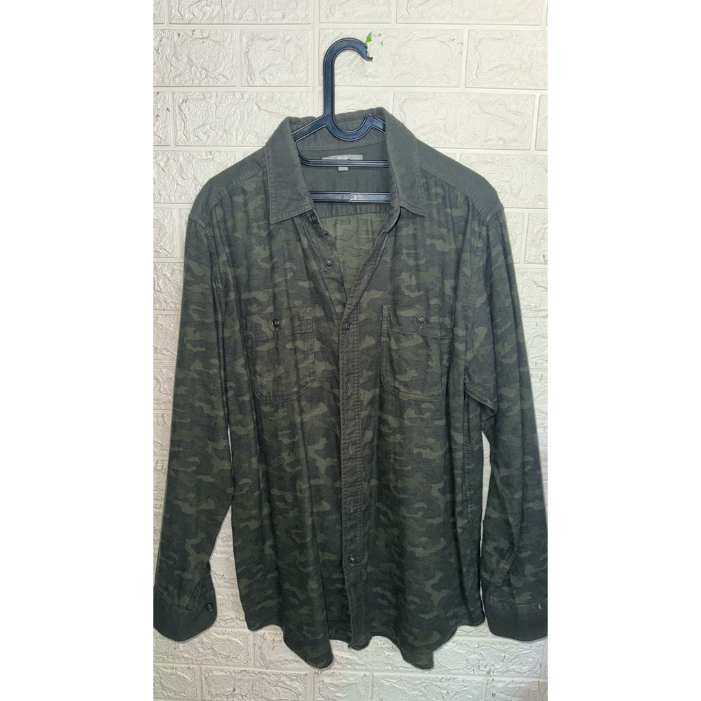 Kemeja Flanel Uniqlo green army/hijau