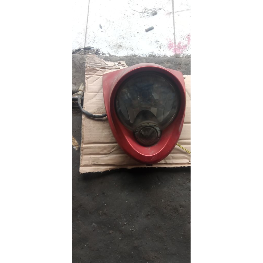 Cover dasi lampu depan + lampu Yamaha Fino karbu seken original Copotan