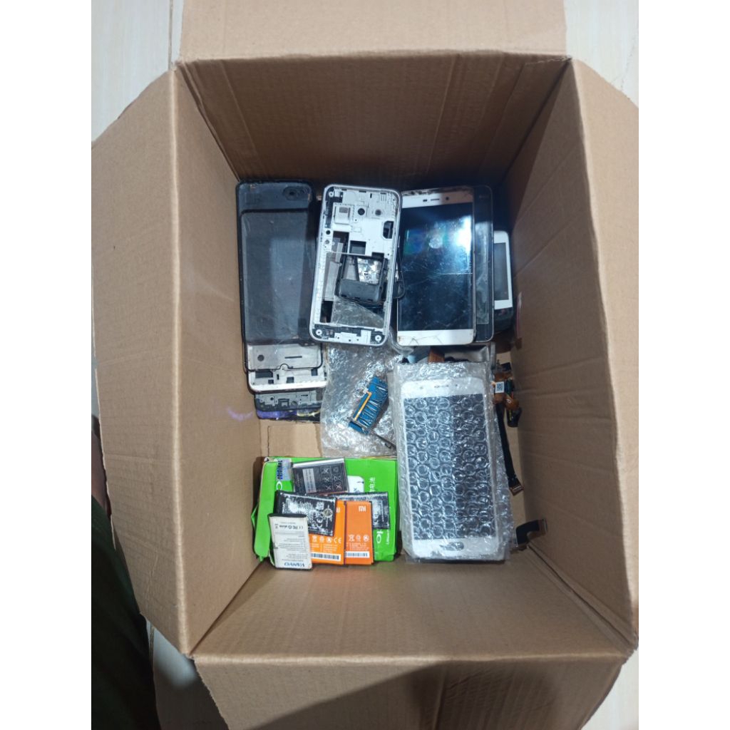 bahan emas cukim,hp gambling,lcd,batre rusak,dll