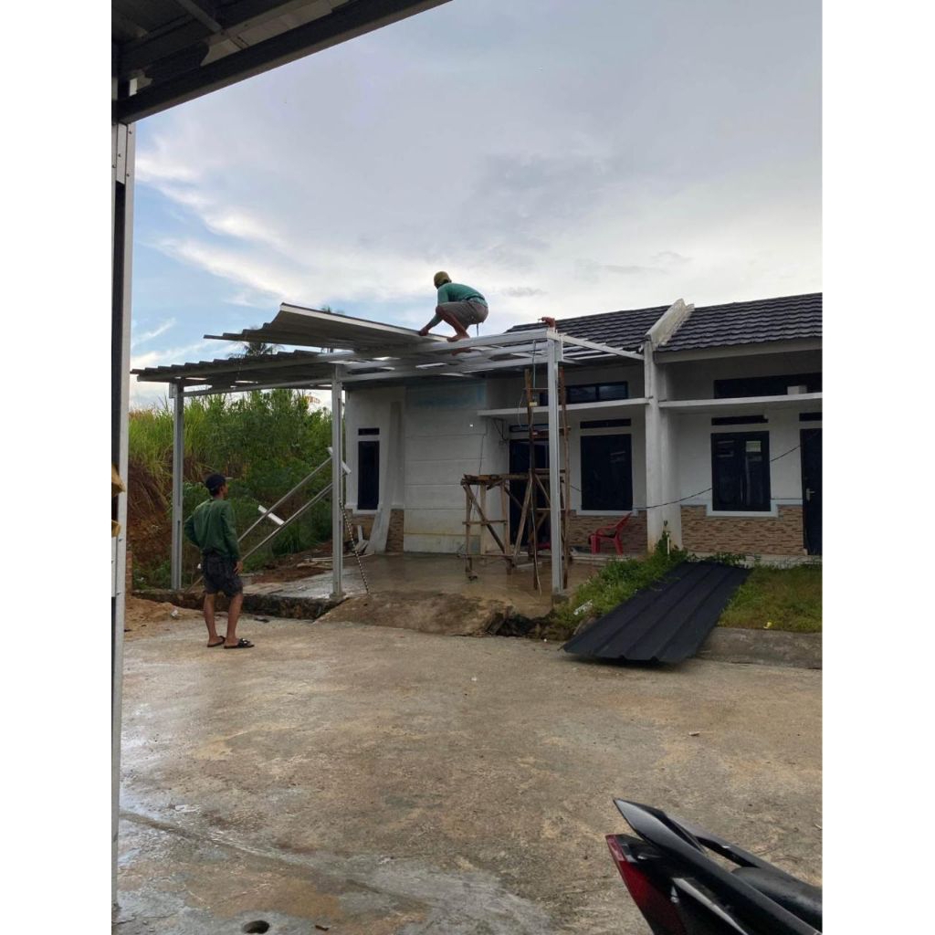 Kanopi baja ringan atap spandek pasir terpasang