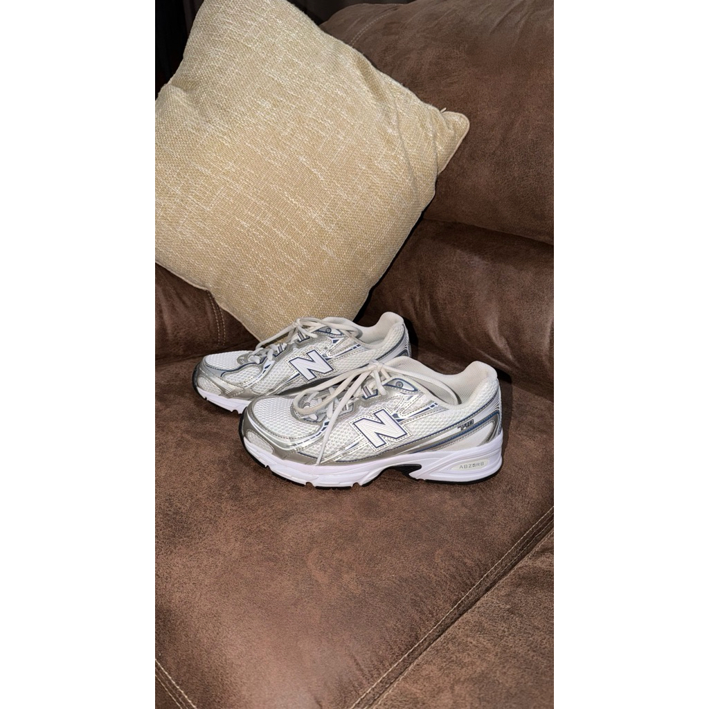 New Balance 740