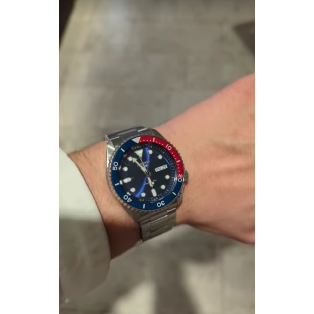 Seiko Prospex Divers Pepsi SNE591 SNE591P1 Solar (Second)