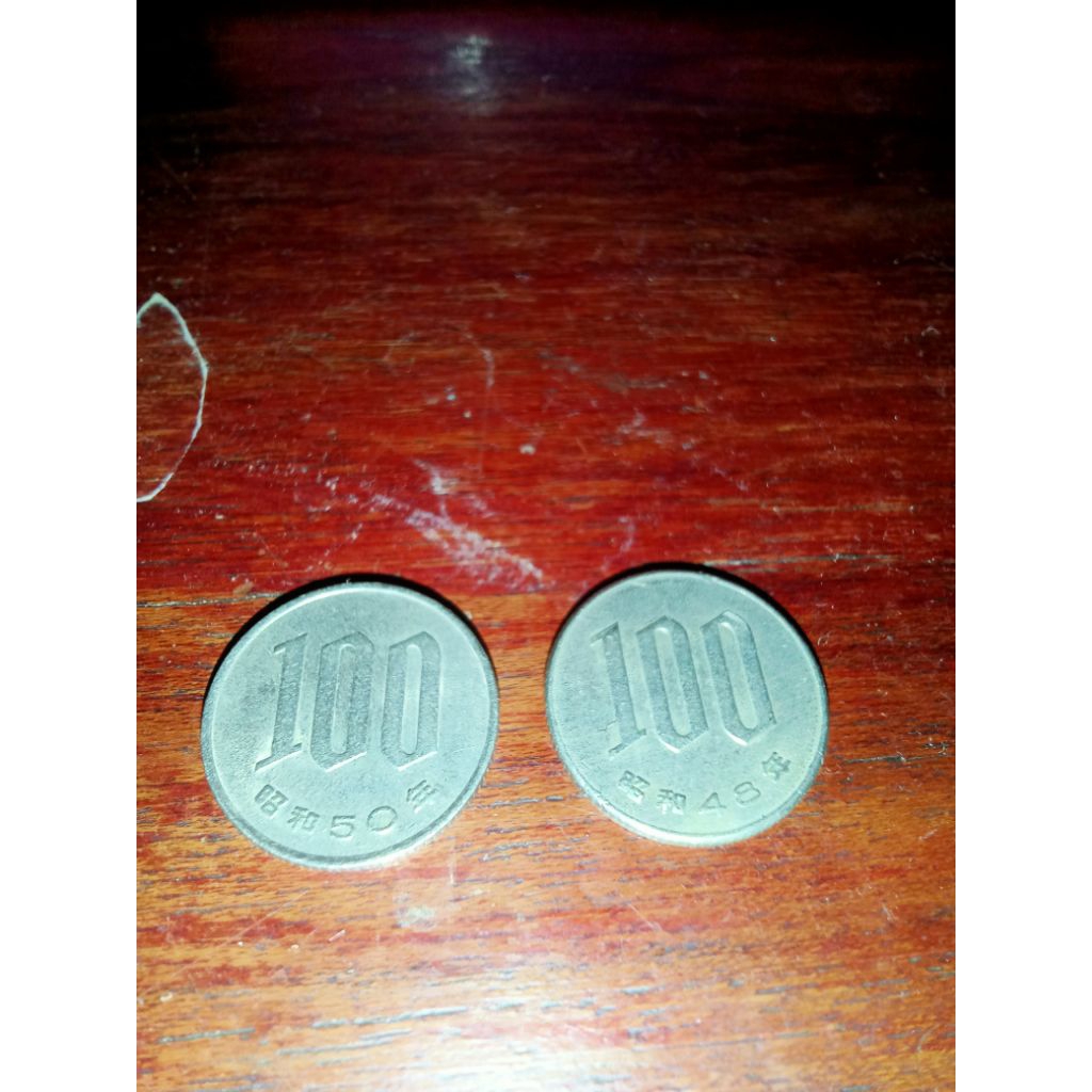 koin 100 Yen Jepang. 