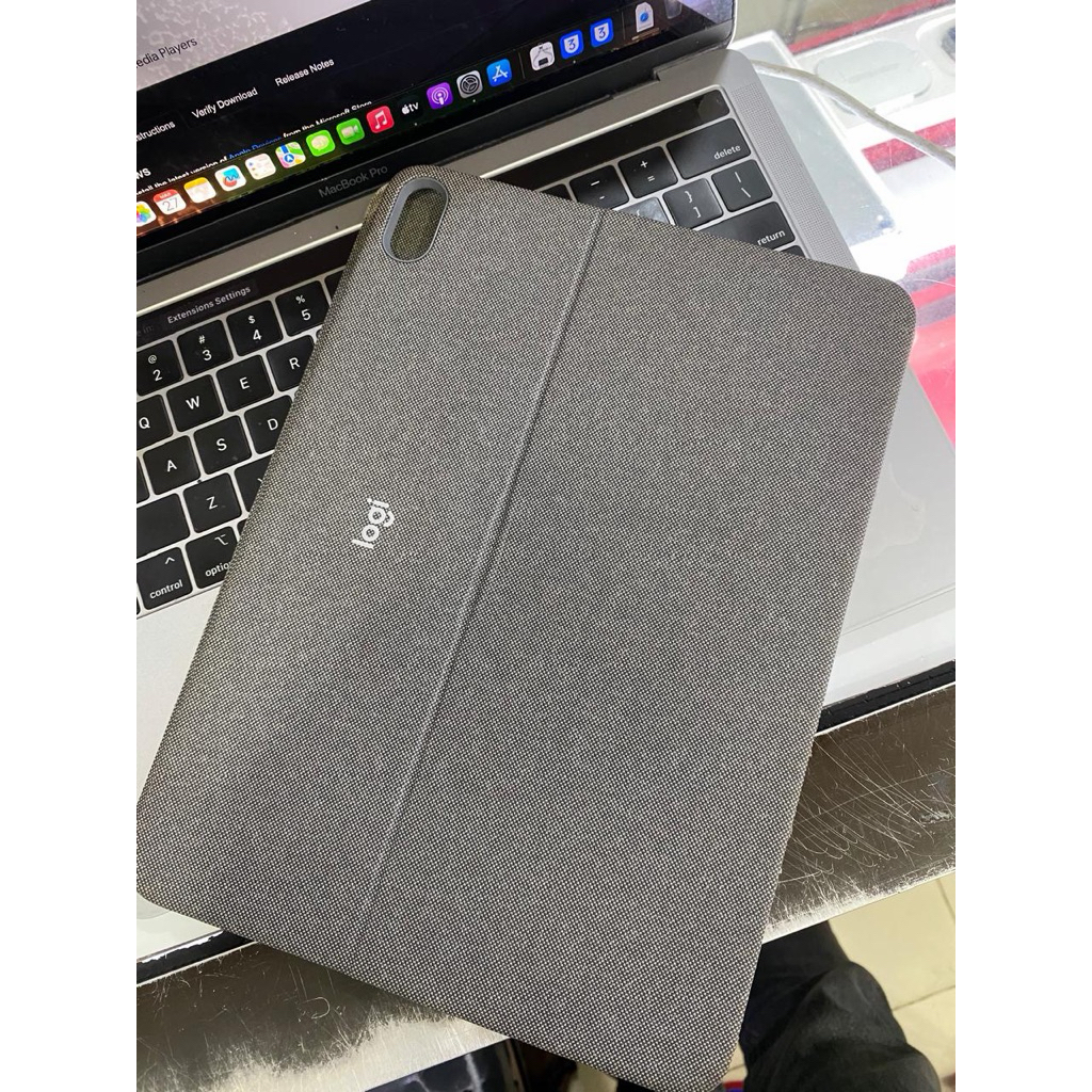 Case Logiteck Ipad Air 5 bekas muluss