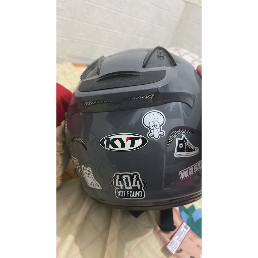 helm kyt original pemakaian cewek