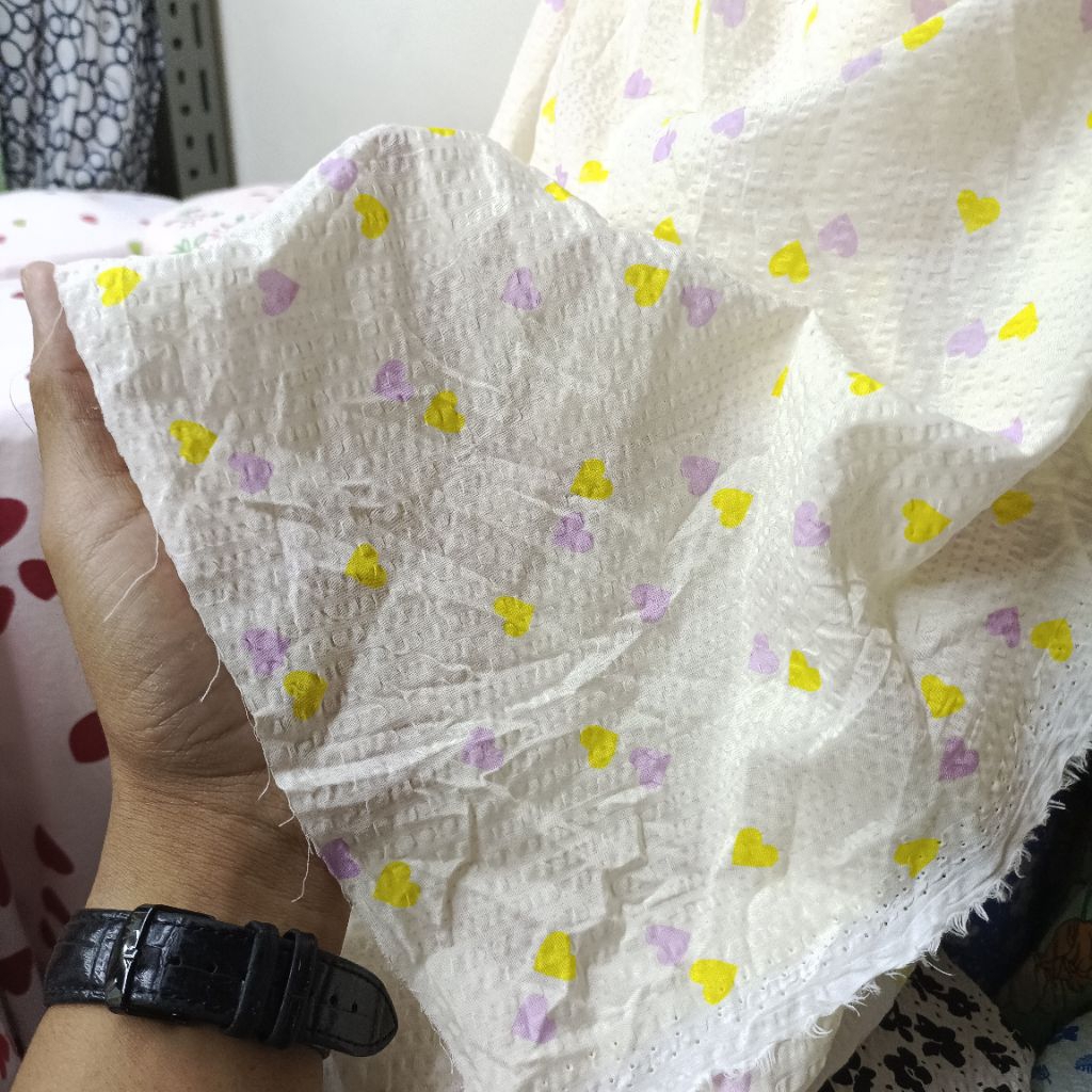kain cottun cerinkle motif - kain coton meteran premium - kain cotton motif love - lqb