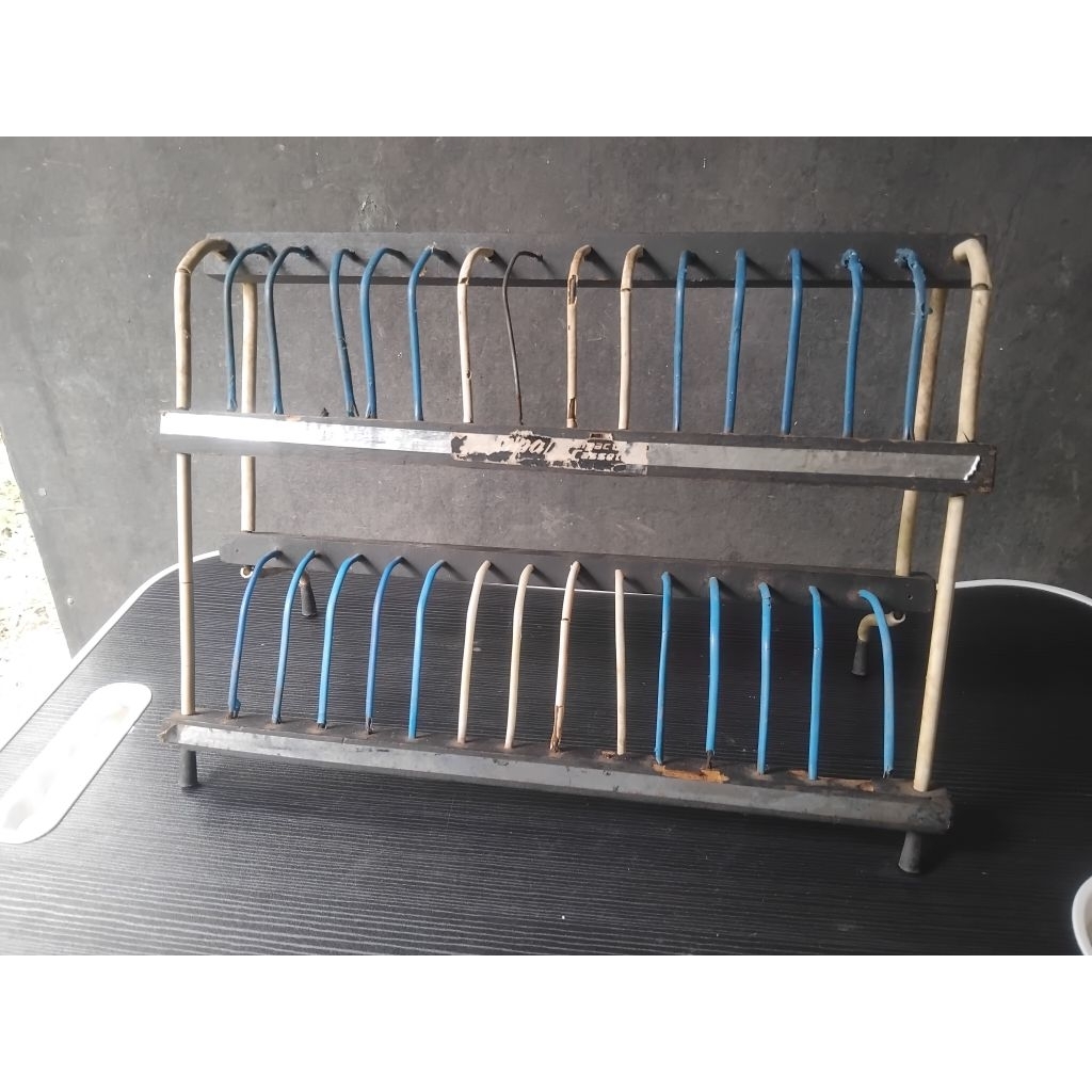 Rak kaset pita jadul - Tempat kaset pita jadul lawas
