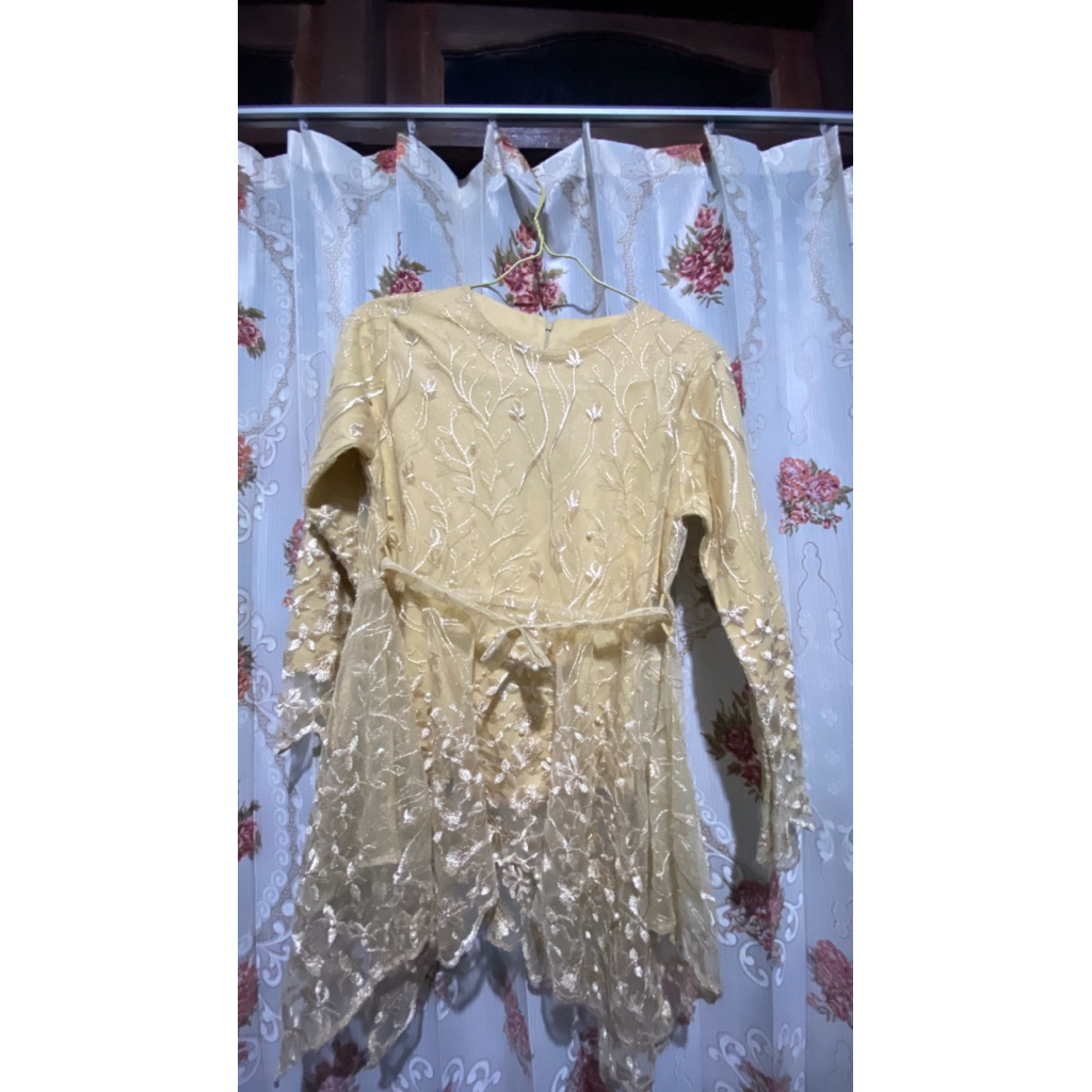 Preloved (Atasan) Kebaya brokat