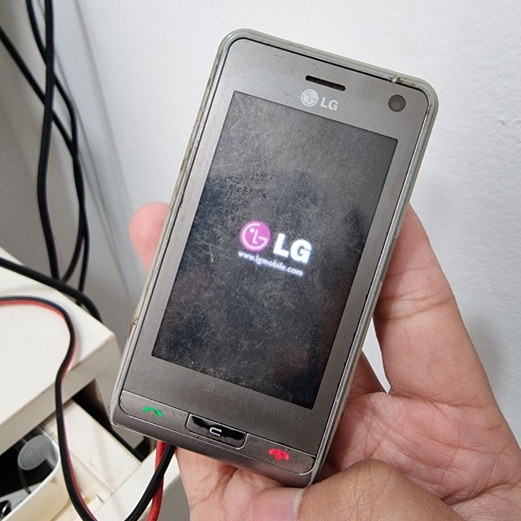 HP LG KU990R , LAYAR SENTUH KAMERA , BAHAN / MINUS
