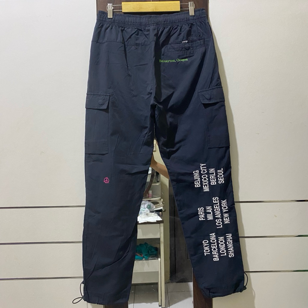 Celana Cargo Nike Sportwear Internasional