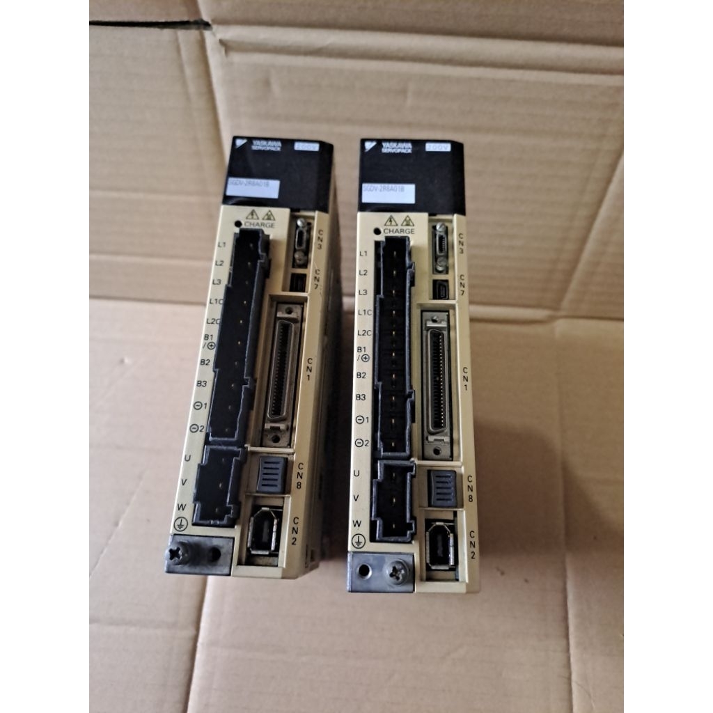 YASKAWA AC SERVO DRIVER SGDV-2R8A01B SGDV2R8A01B 400W