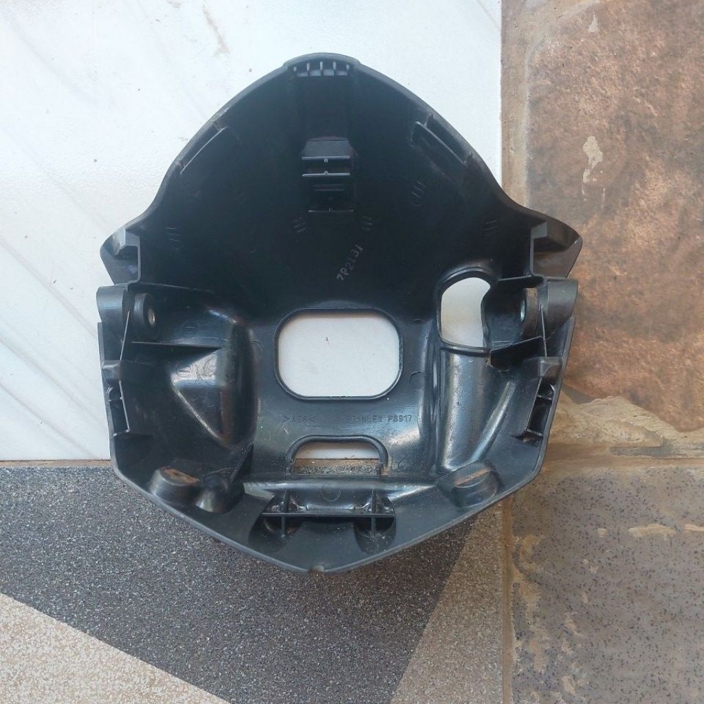 Batok Lampu Depan Bagian Belakang Yamaha Vixion Old 2010-2012 Original