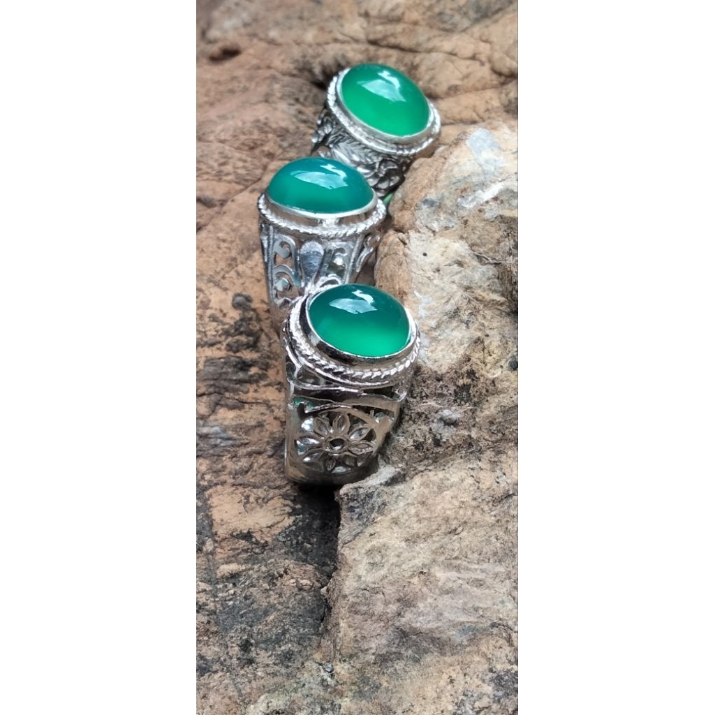 caledony batu sangat mirip dengan bacan gulau