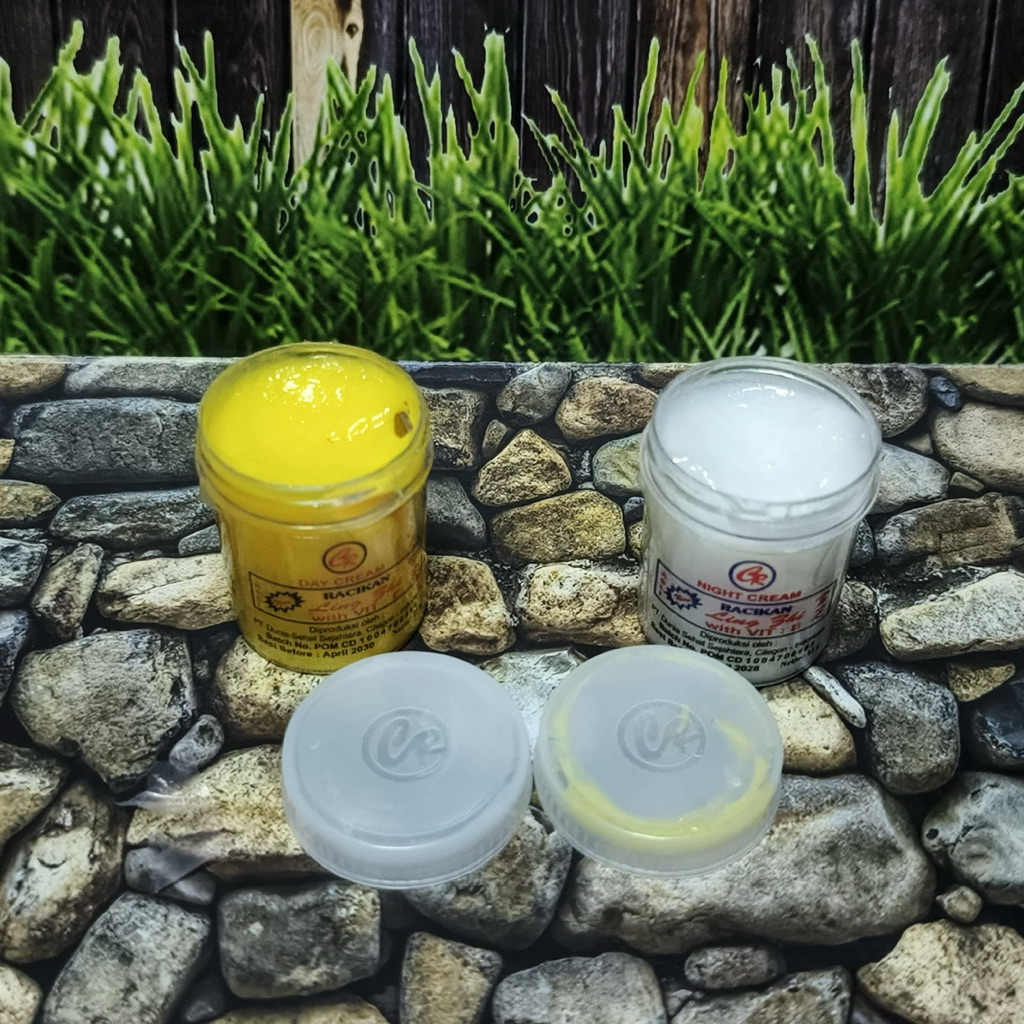 Cream Cr Malam dan Siang - Melembabkan & Menghilangkan Flek Hitam