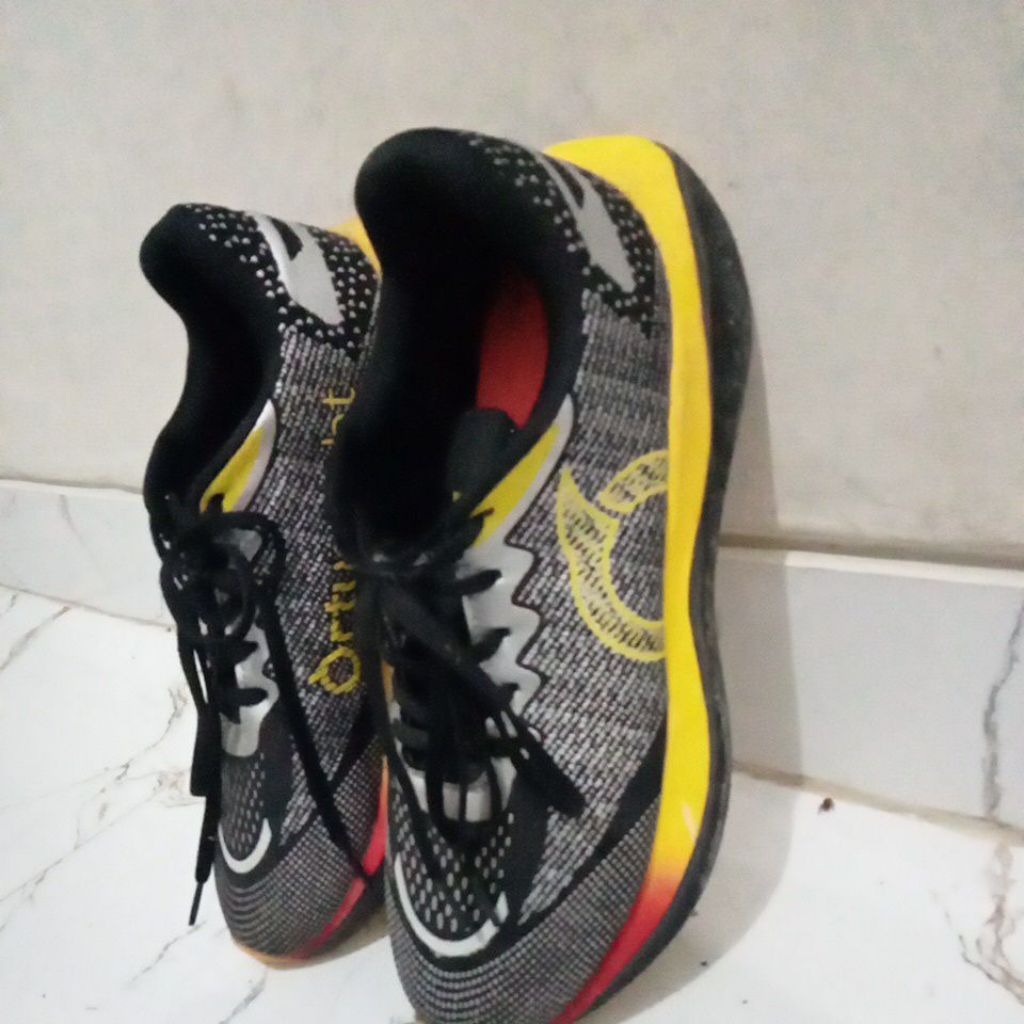sepatu running ortuseight hyperdrive 2.0