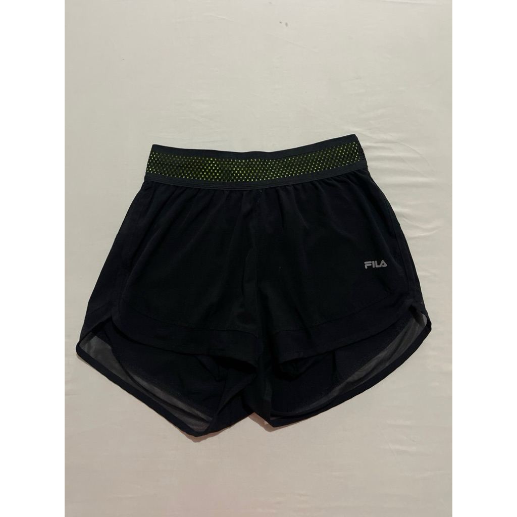 fila celana pendek