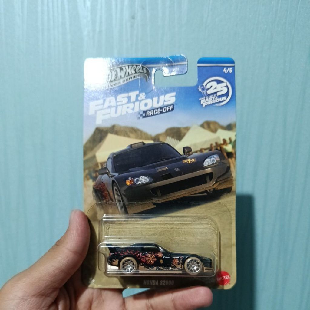 Hot Wheels Diecast Mobil Ferrari sf 90  Skala 1:64, Pilihan Varian