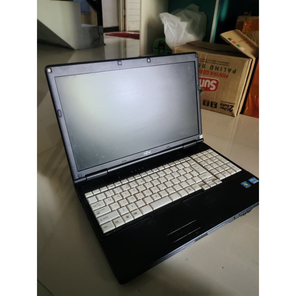 Laptop Fujitsu Japan Original - Desain Kokoh & Performa Stabil (Second Mulus)