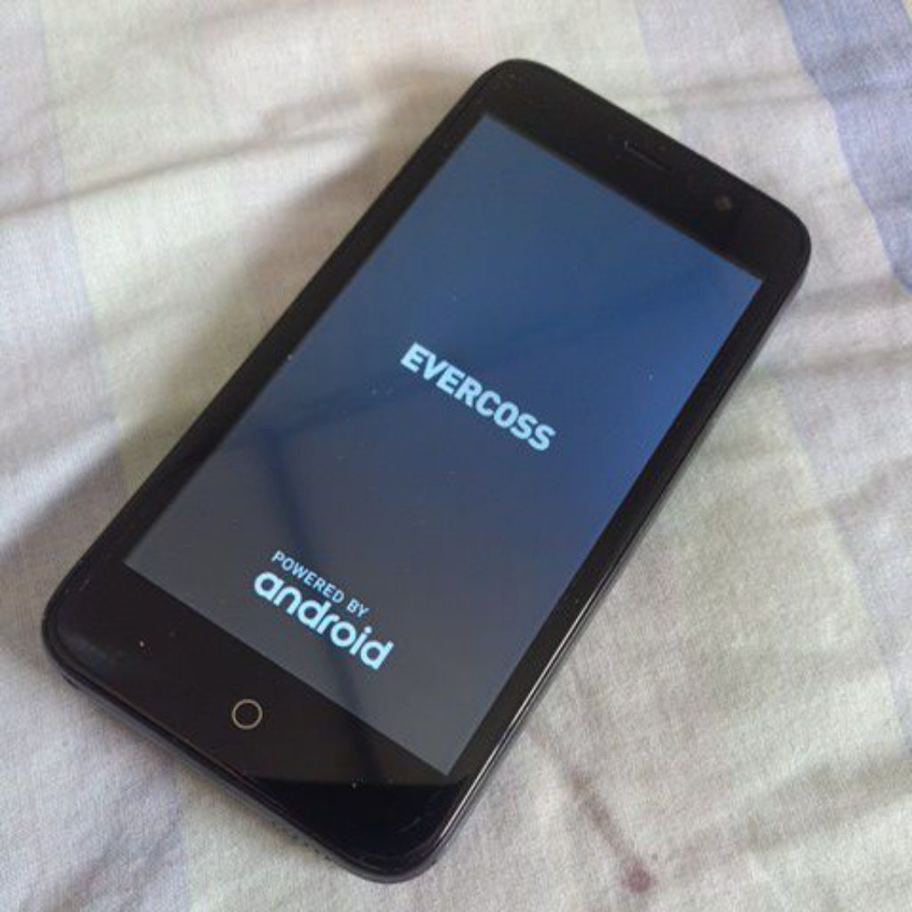 Hp minus bodlop Evercoss S45 4G sesuai foto mulus minus bodlop tombol luar keras baterai tidak ada