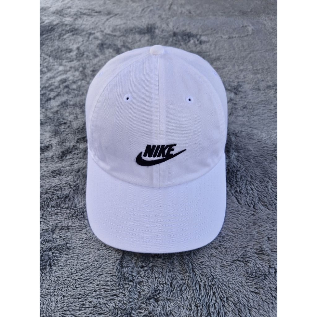 Topi nike putih