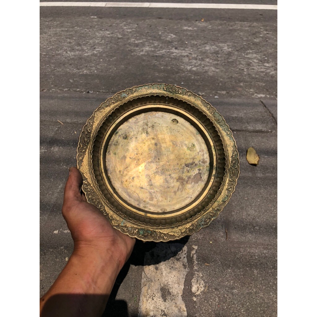 Nampan antik tua kuningan