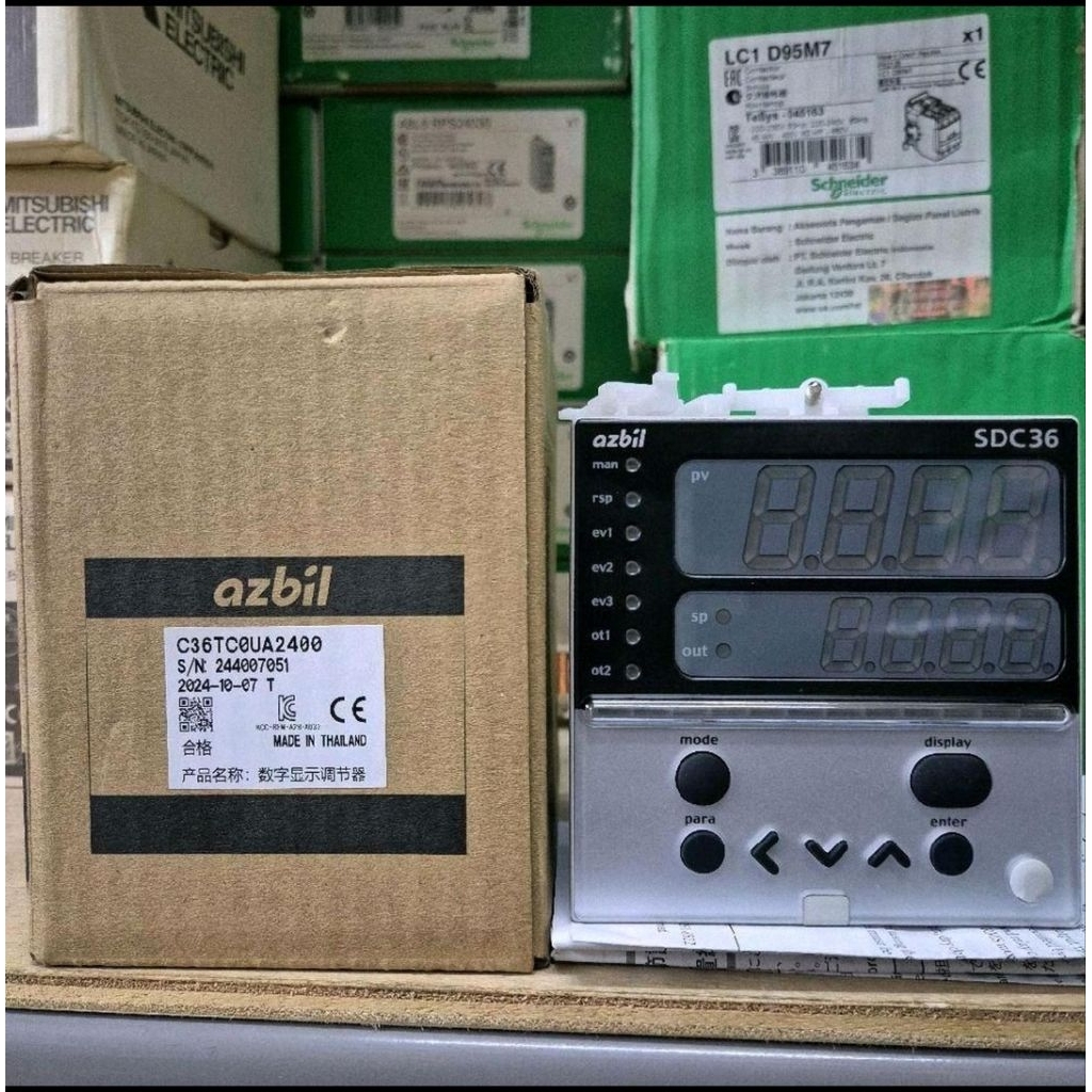 TEMPERATURE CONTROLLER AZBIL SDC36 C36TC0UA2400 ORIGINAL