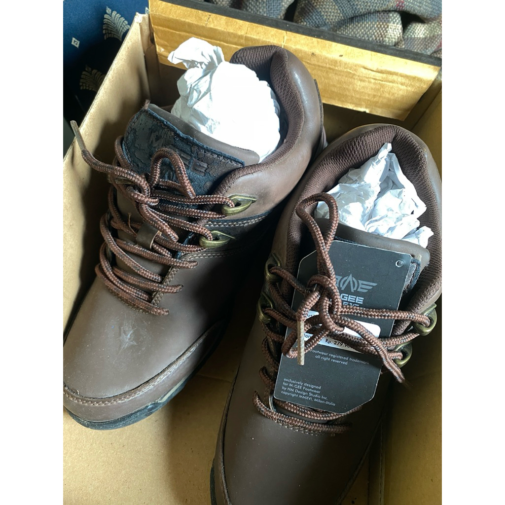 SEPATU M.GEE UKURAN 39