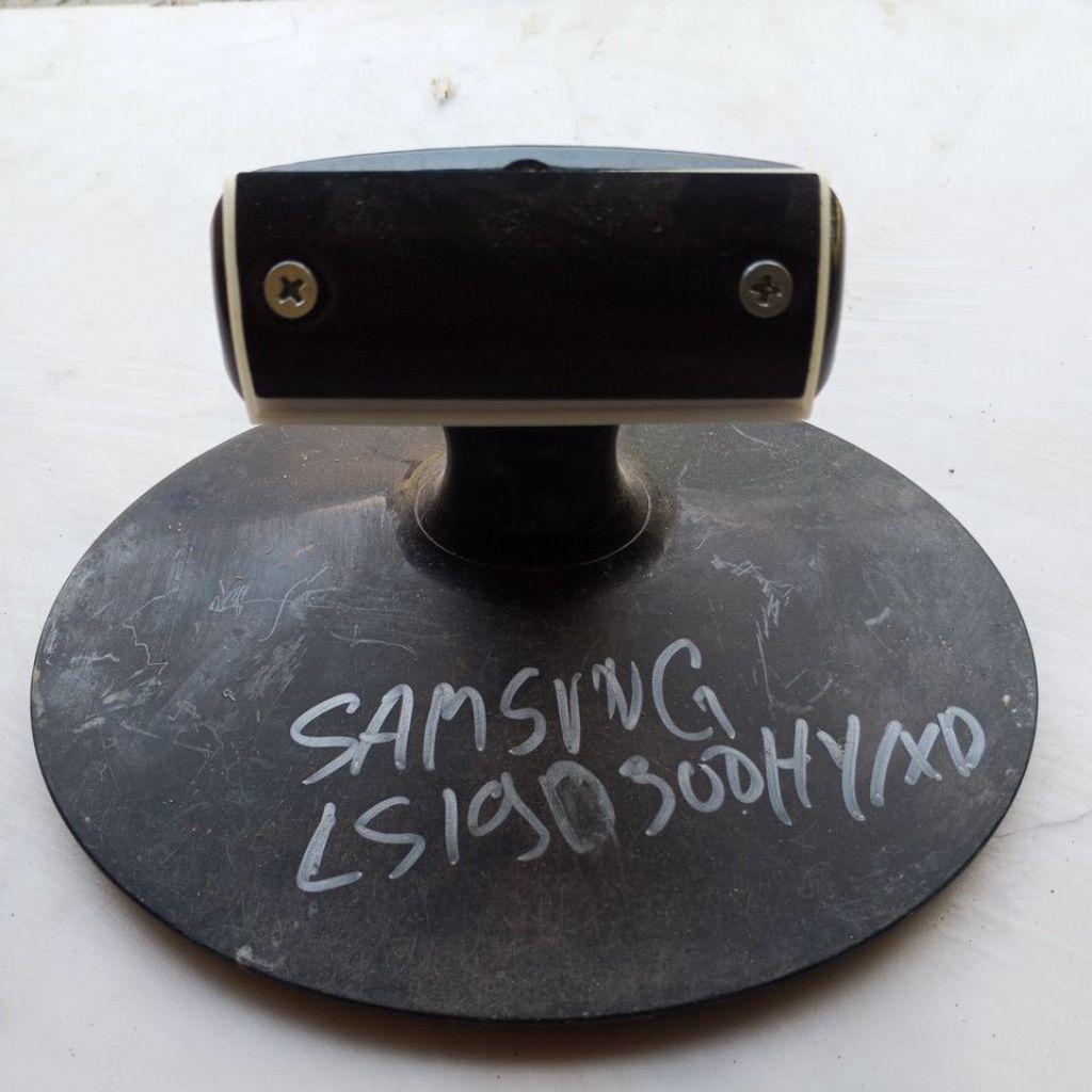 Kaki Monitor Samsung LS19D300HY/XD