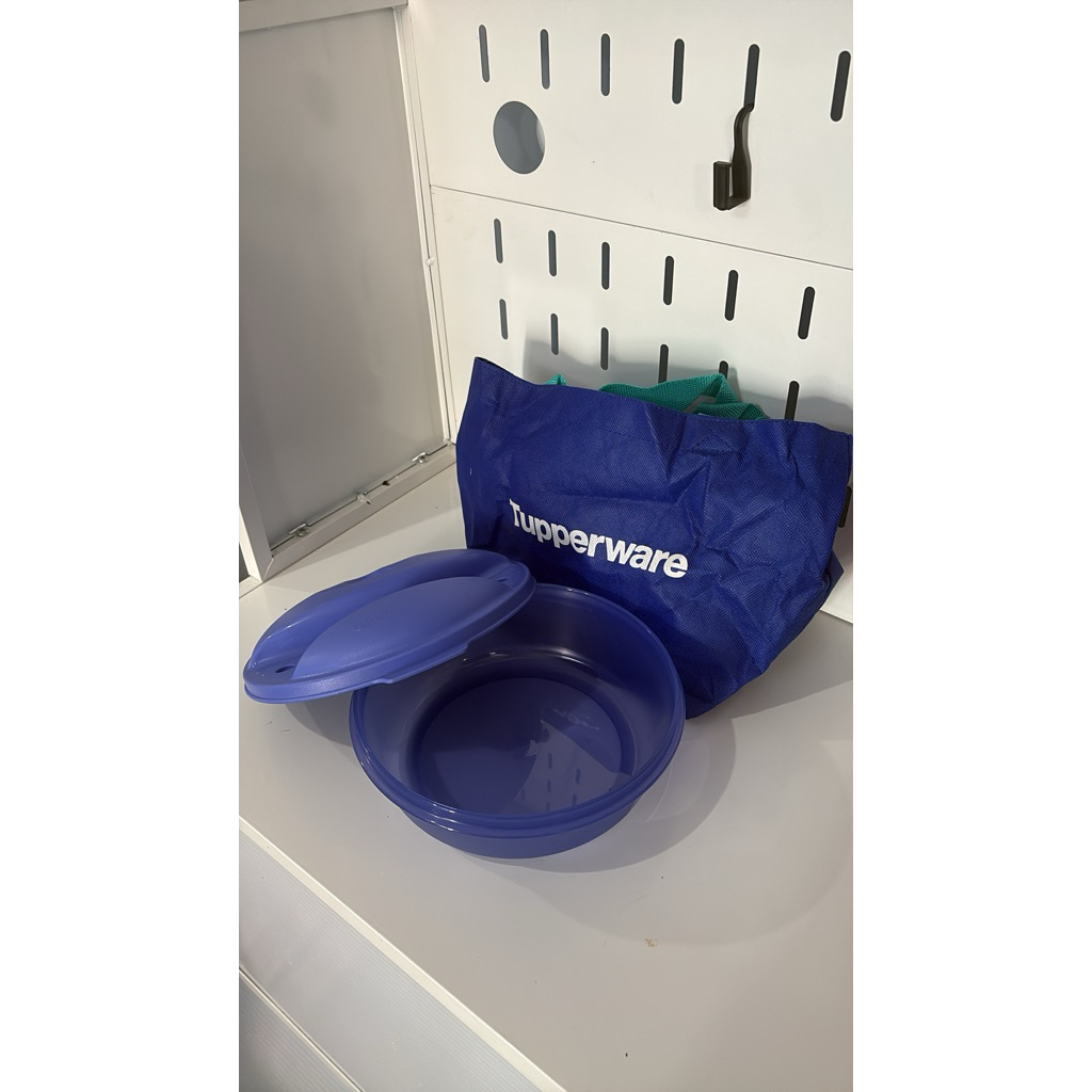 Tempat bekal Tupperware