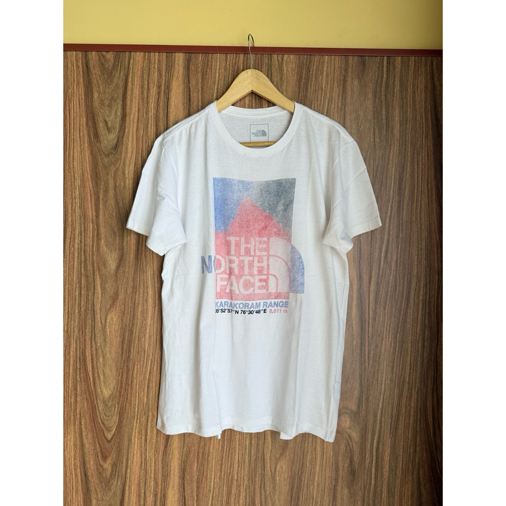 Baju Kaos Gambar Gunung Bukan Uniqlo Second