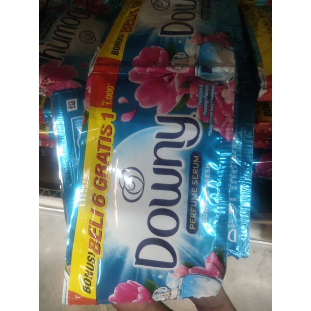 Downy 1000 pewangi pakaian 7 sachet