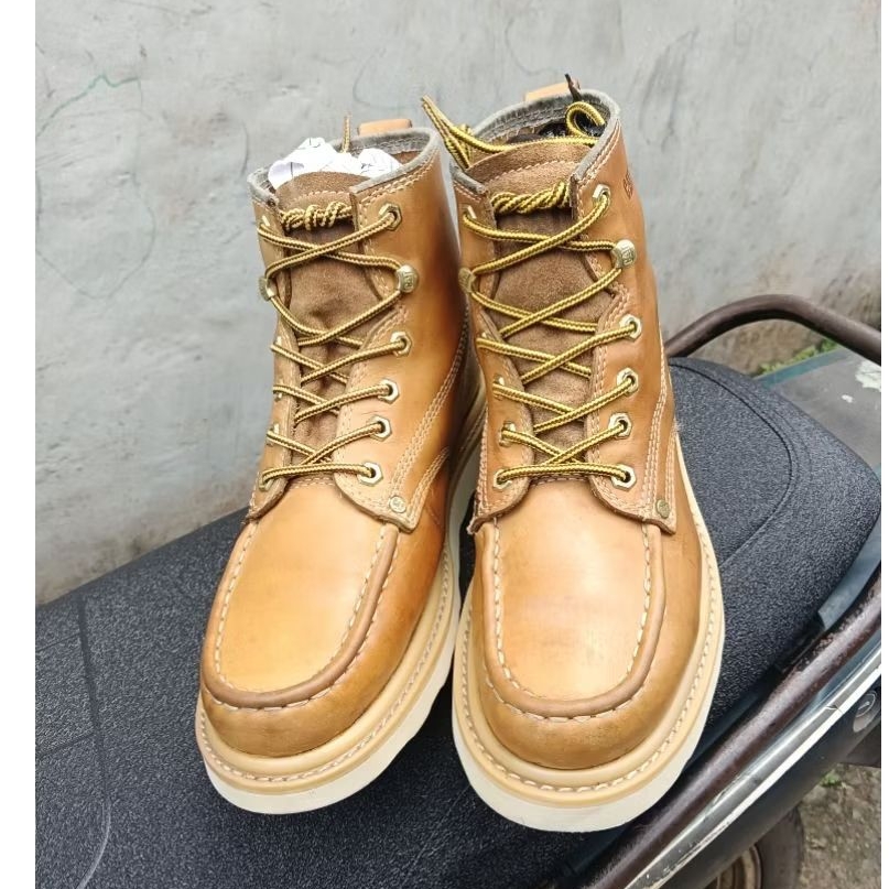 SEPATU BOOT CATERPILLAR HIGH MOCTOE