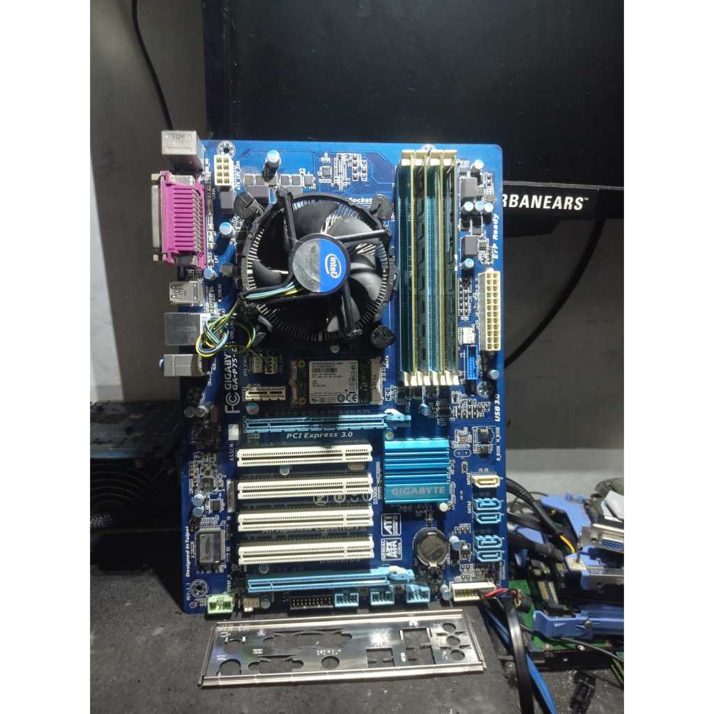 paket core i7 3770 + mobo p75 gigabyte + ram 16gb + ssd msata 256gb