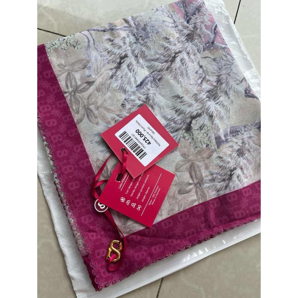 Buttonscarves holiday plum - Voal Premium, Model Square, Desain Elegan