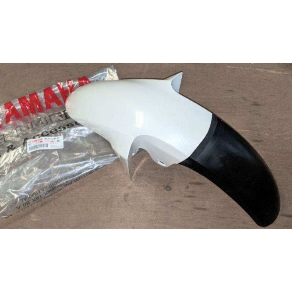 SELEBOR DEPAN R15 PUTIH / 2PK-F1511-00-8X
