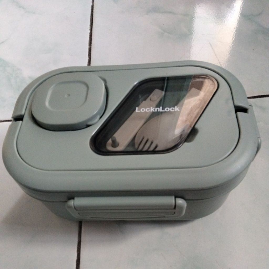 Preloved wadah bekal LocknLock