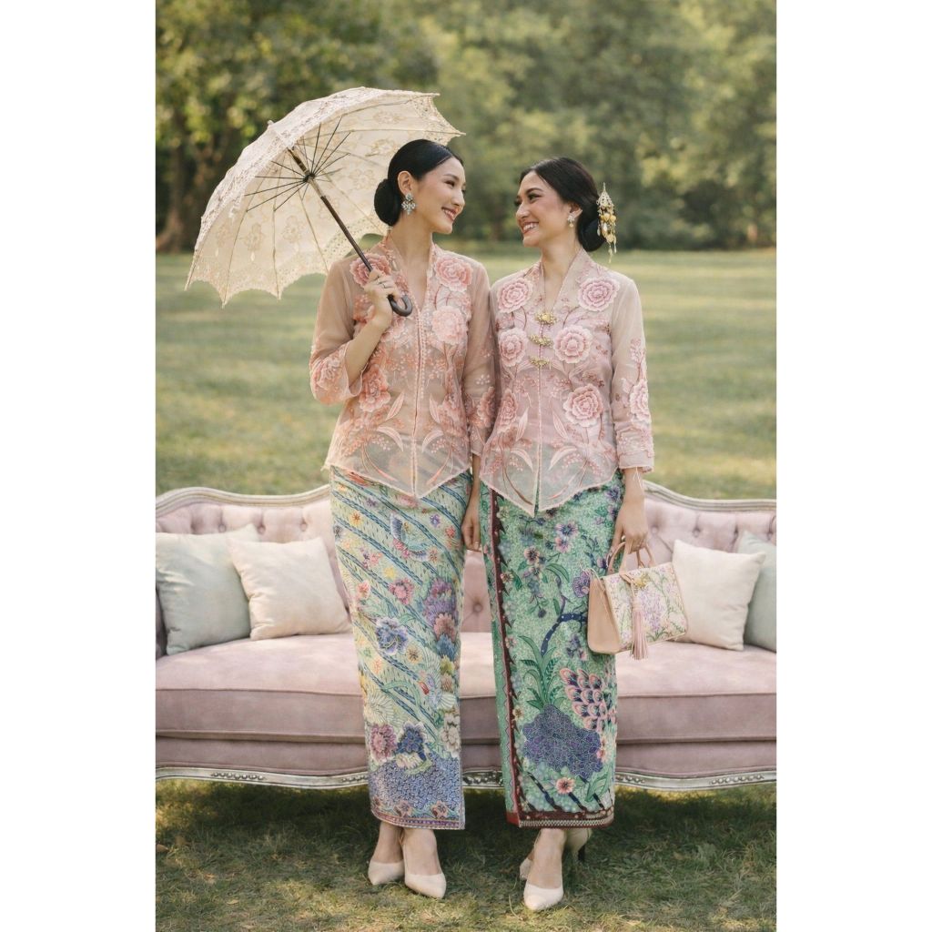 Kebaya Encim Pendek Motif Roses by Roemah Kebaya Vielga