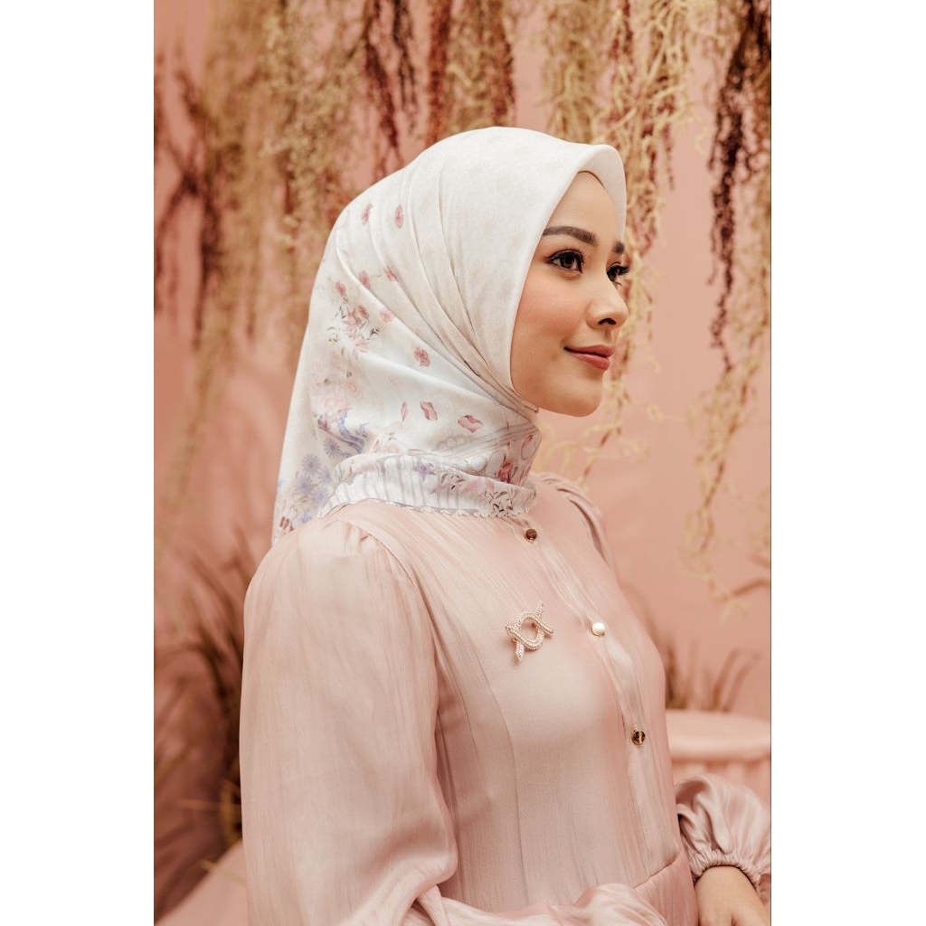 Wearing Klamby - Seville Scarf - Whisper White
