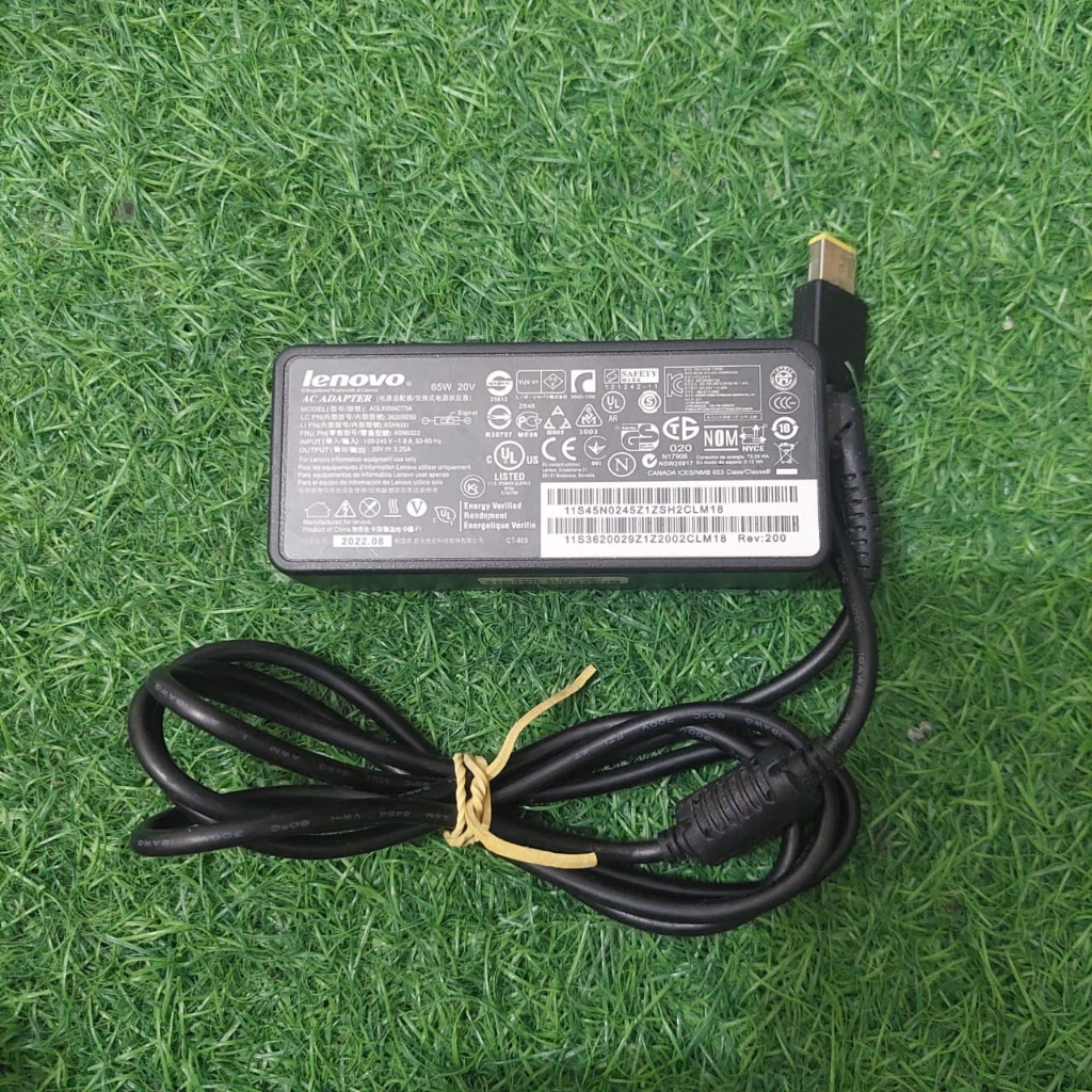 ADAPTOR CHARGER LAPTOP BEKAS LENOVO
