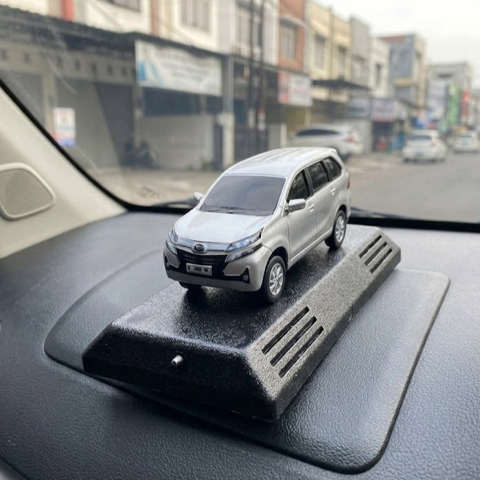 {XENIA 2019 - 2021} Skala 1: 45 Pajangan Interior Miniatur Mobil