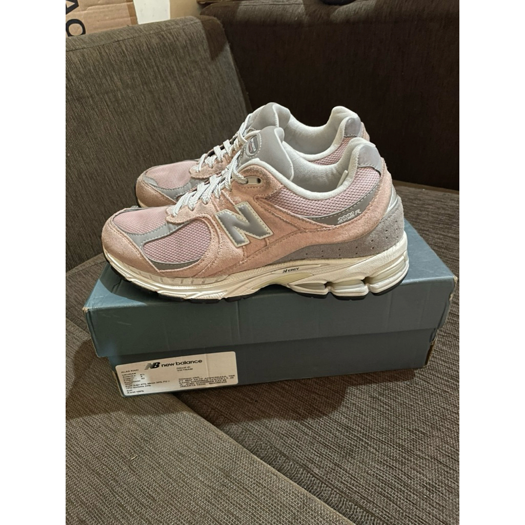 NEW BALANCE 2002R