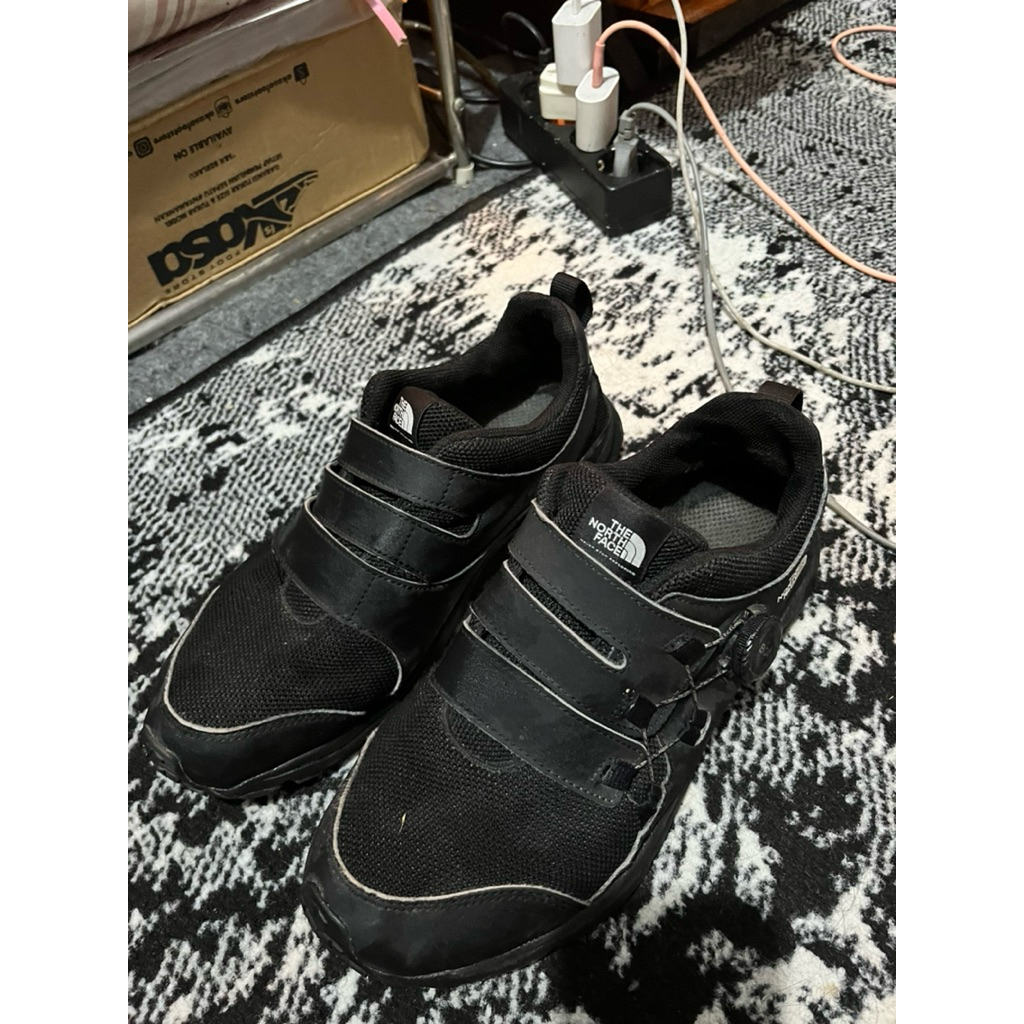 sepatu outdoor tnf