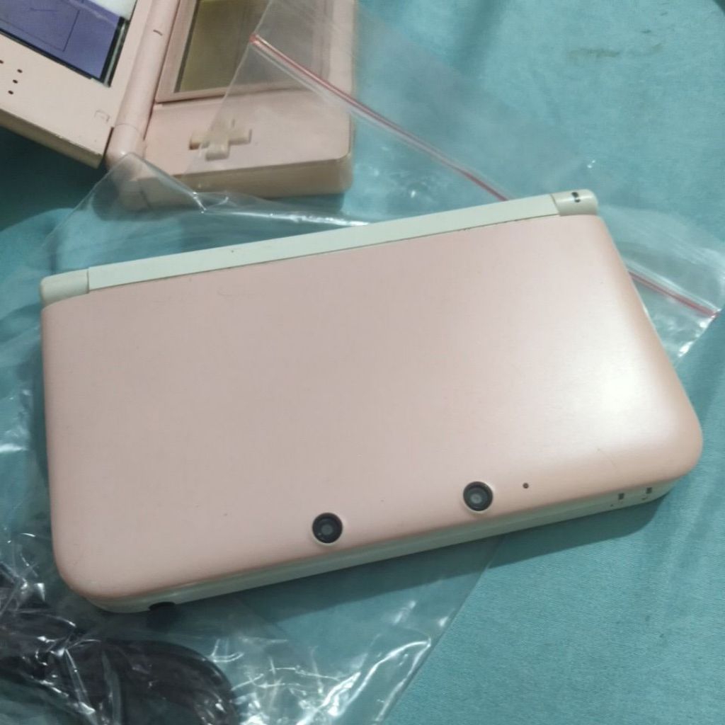 Nintendo 3ds XL warna pink biru merah ofw free kaset cooking mama dll tergantung ketersediaan ada pe