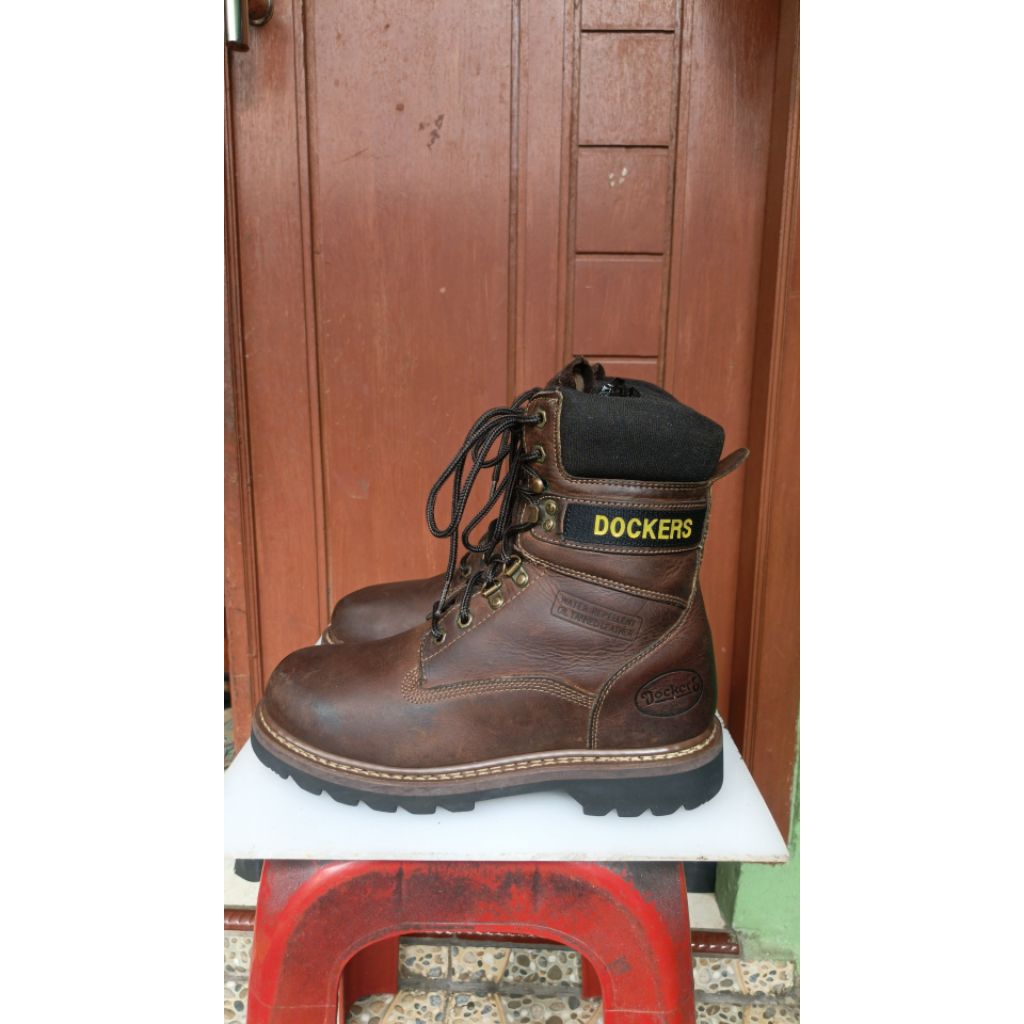 sepatu boots DOCKERS 42