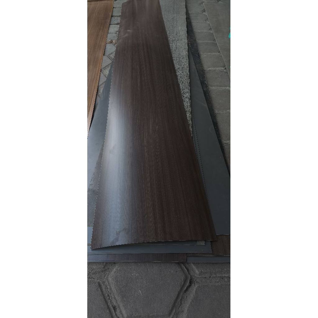 Hpl taco warna coklat serat kayu ukuran 244×49