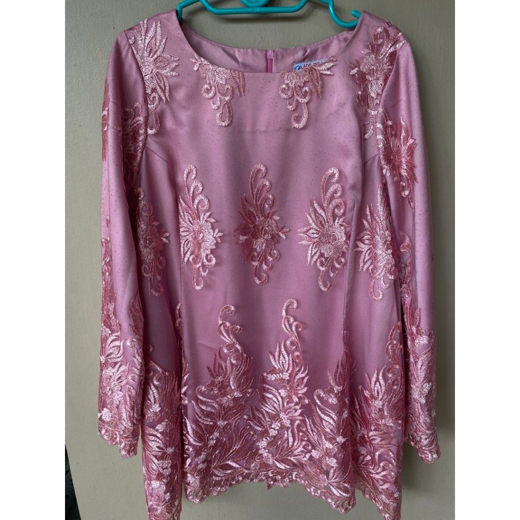 (PRELOVED) BAJU BROKAT WISUDA/BRIDESMAID WARNA PINK INNER SATIN